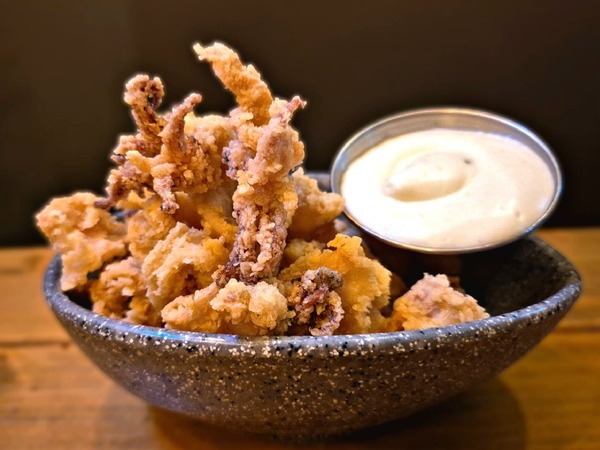 Calamars a l'andalouse sauce coriandre et citron vert