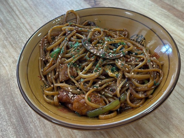 Noodles con pollo