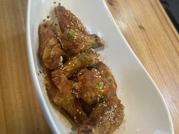 Alitas fritas con salsa Thai