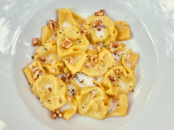 CARAMELLE AL GORGONZOLA E PERE CON FONDUTA DI PARMIGIANO