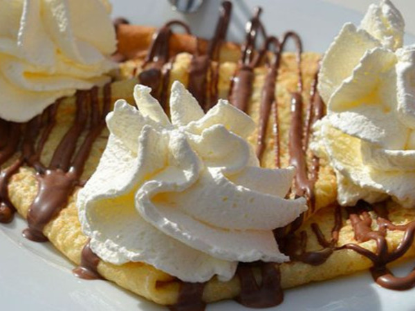 CREPE DE CHOCOLATE Y NATA