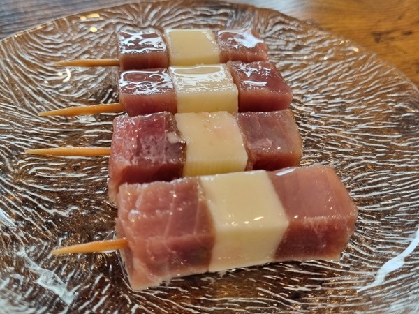 Banderillas de atún y queso