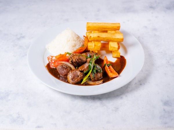 Lomo Saltado Clásico