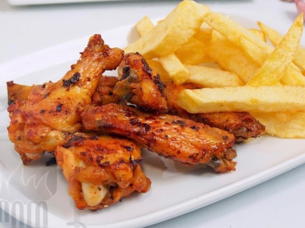 Alitas de pollo con patatas 