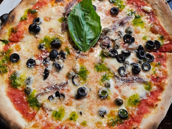 Pizza puttanesca
