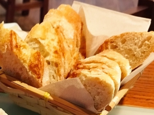 ARTISANAL BREAD 