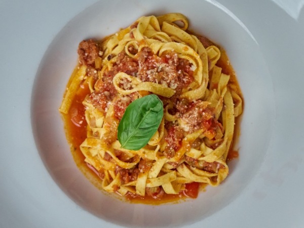 TAGLIATELLE BOLOGNESE 