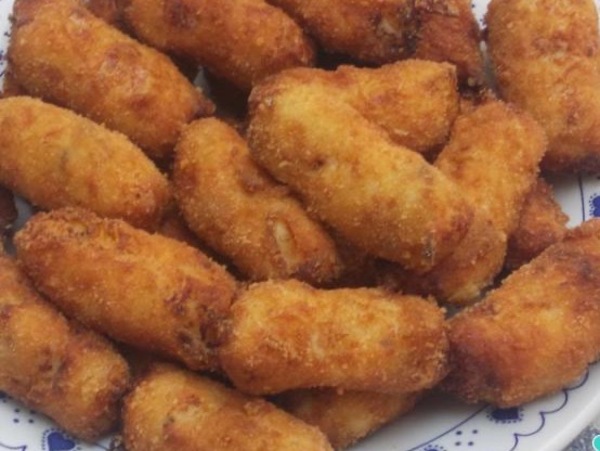 CROQUETES CASOLANES DE POLLASTRE ROSTIT