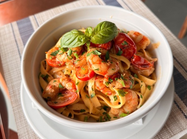 Noodles with shrimp sauce
