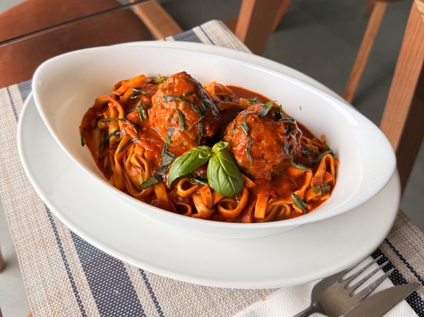 Noodles with meatballs