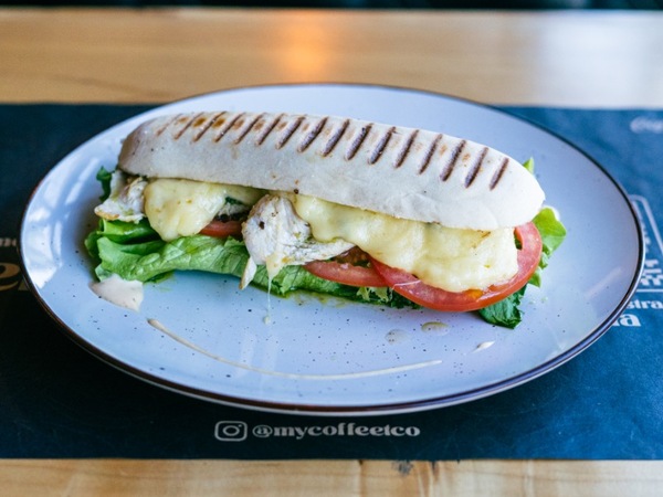 Panini Ave al pesto