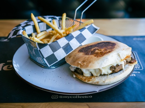 Hamburguesa Queso Mayonesa 