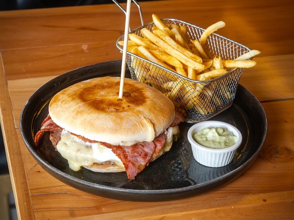 Hamburguesa Queso Tocino