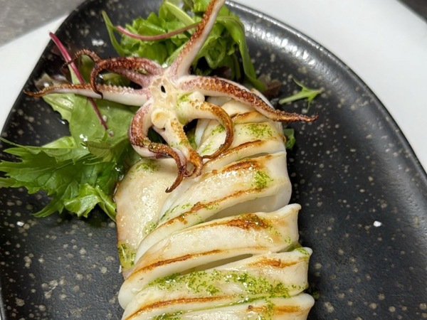 Calamar plancha con ensalada 