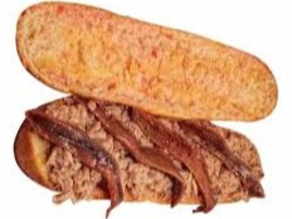 Bocadillo de atún con anchoas