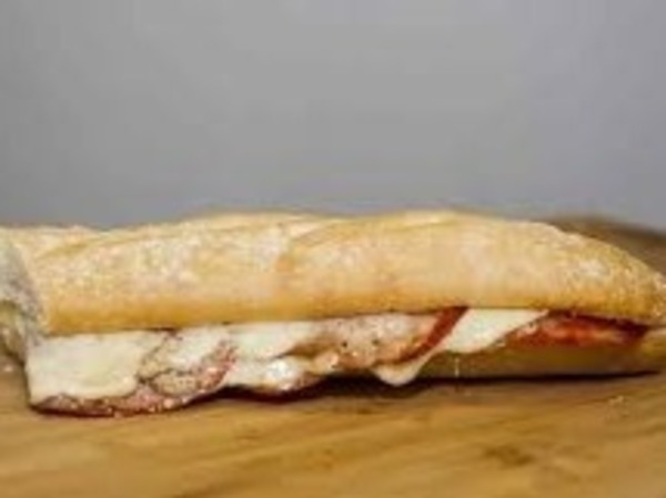 Bocadillo de lomo plancha con queso