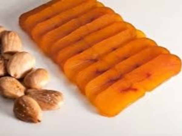 HUEVA DE MÚJOL CON ALMENDRAS