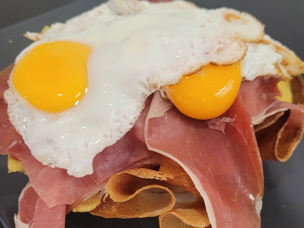 HUEVOS ROTOS CON JAMON