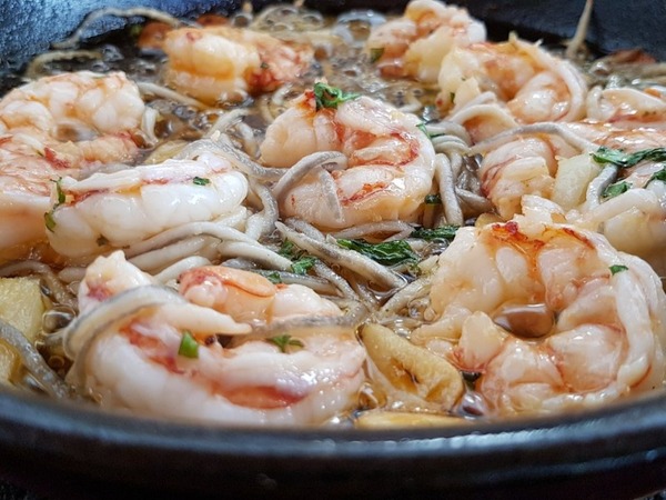 GAMBAS Y CHANQUETES AL AJILLO