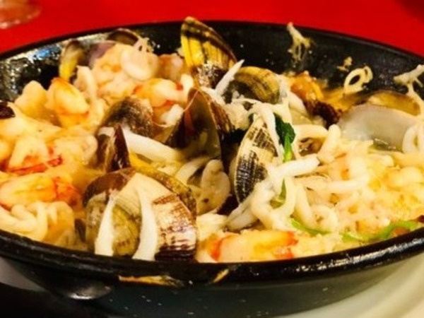 CAZUELA DE GAMBAS, CHANQUETE Y ALMEJAS