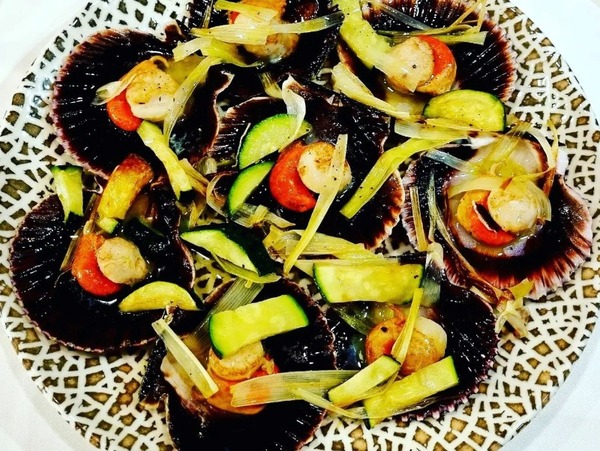 VIEIRAS CONFITADAS CON VERDURAS