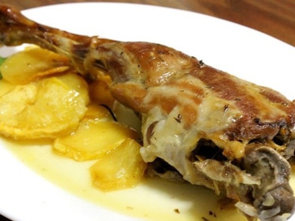 PIERNA DE CABRITO AL HORNO (por encargo)