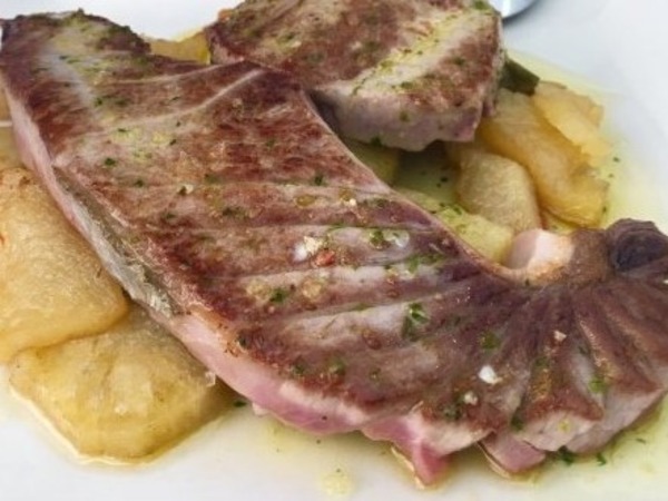 VENTRESCA DE ATÚN A LA PLANCHA