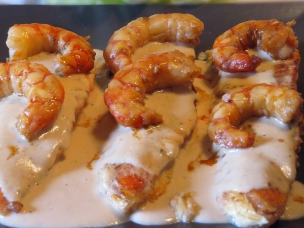 SALMÓN A LA CREMA DE GAMBAS