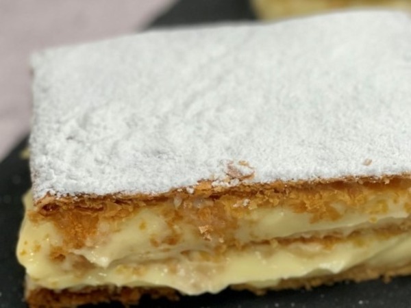 HOJALDRE CON CREMA