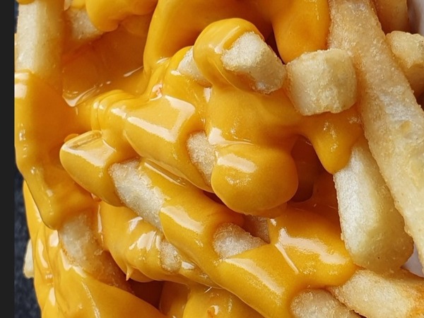  PATATAS FRITAS CON CHEDDAR