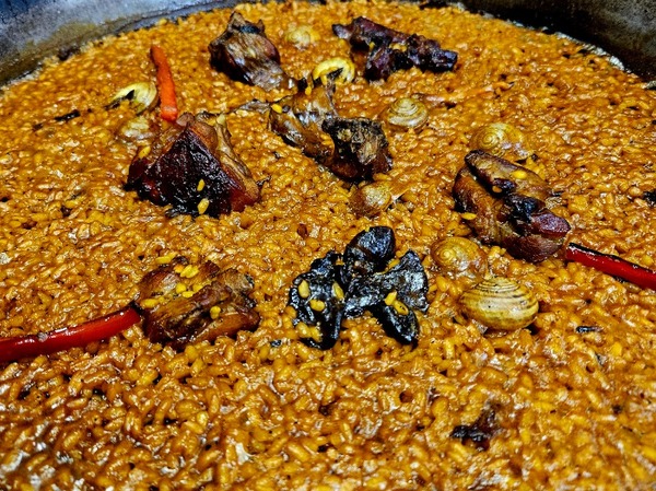 ARROZ Y CONEJO CON CARACOLES