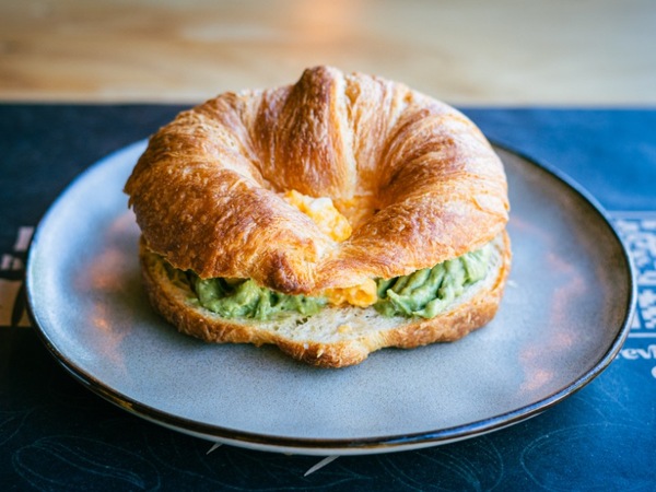 Croissant Huevo Palta