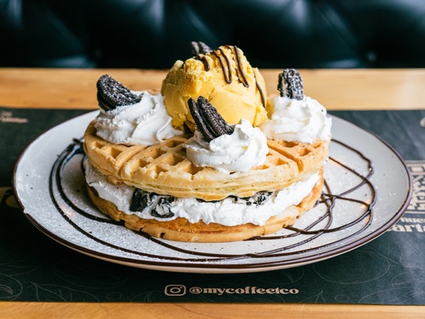 Waffle oreo con helado