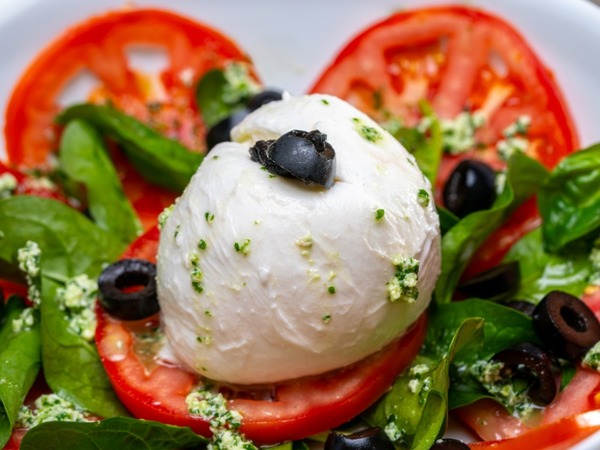 ENSALADA DE BURRATA Y TOMATE 