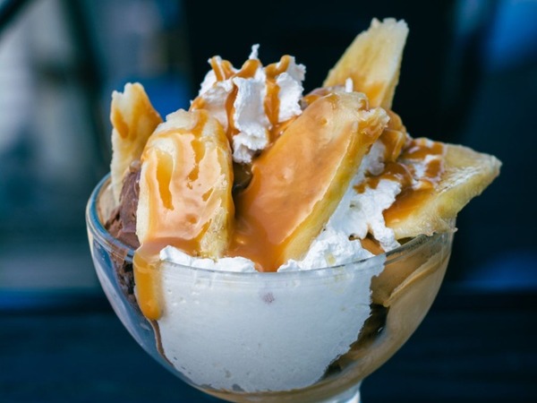 Copa plátano toffee: