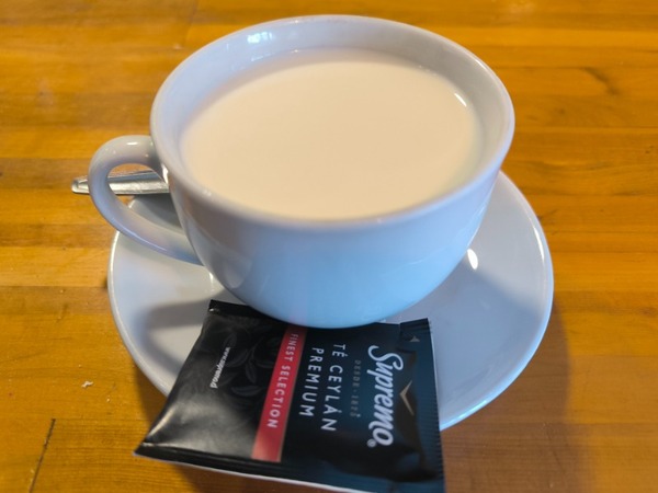 TÉ CON LECHE