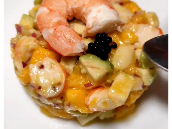 Ensalada langostinos mango y aguacate 