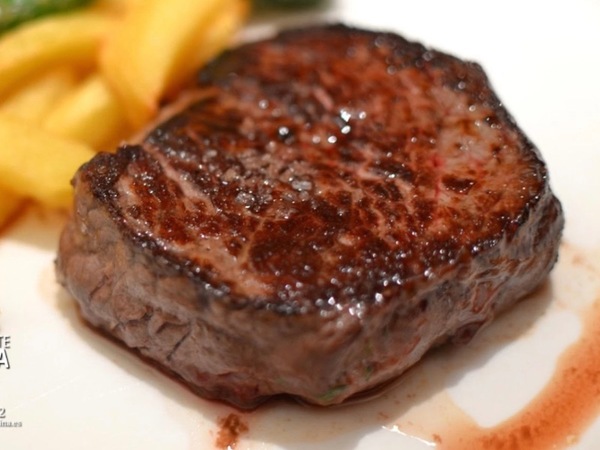 Solomillo de ternera con patatas fritas 