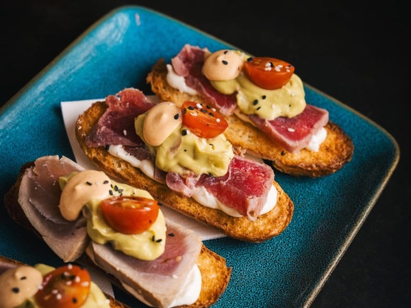Brioche de atun con mousse de queso