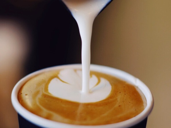 CAFÉ CON LECHE