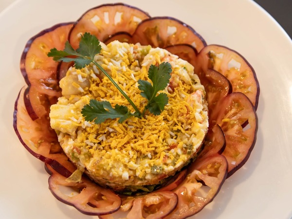 SALPICÓN DE RAPE Y LANGOSTINOS CON SALSA DE YEMA
