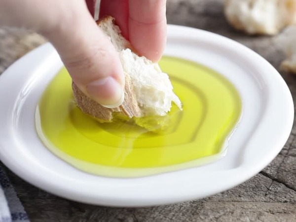 PAN Y ACEITE