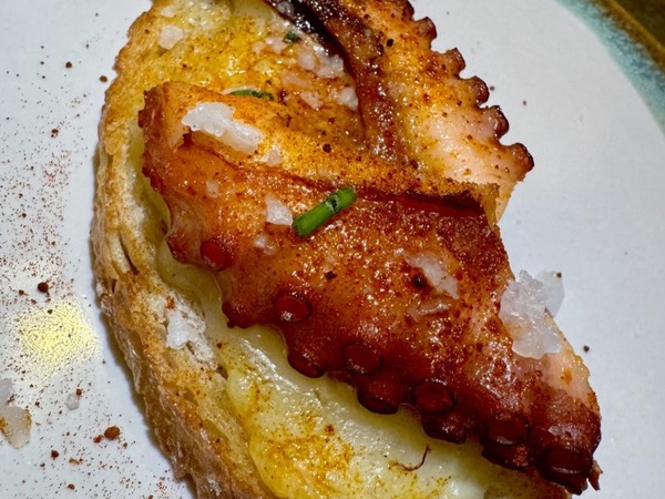 TOSTA DE PULPO CON QUESO ARZÚA ULLOA