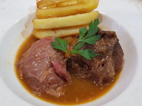 CARRILLERA DE CERDO AL VINO TINTO