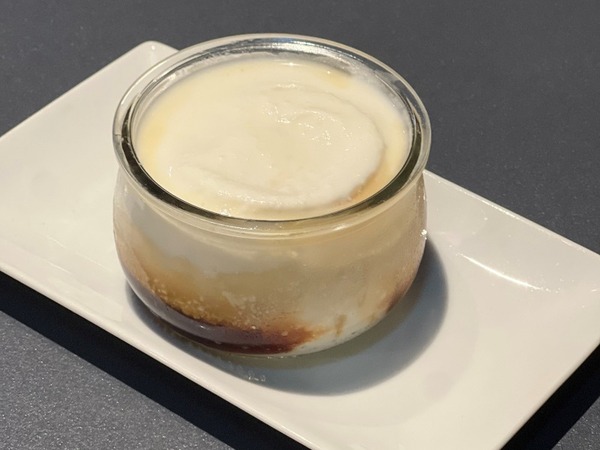 Yogurt griego con mermelada de arandano