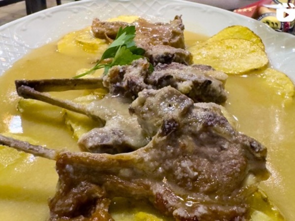 Chuletitas de cordero lechal al ajo cabañil