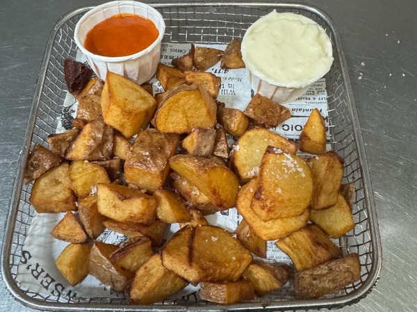 PATATAS BRAVA Y ALLIOLI