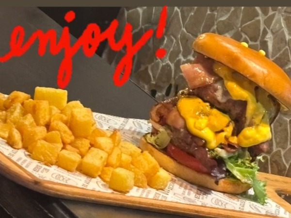 HAMBURGUESA ESPECIAL con patatas 
