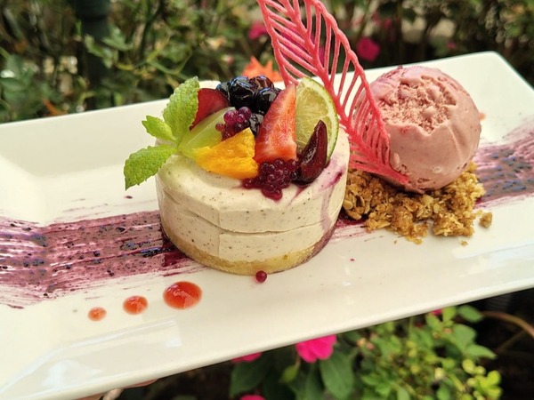 Cheesecake de vainilla de Madagascar con frutos del bosque.