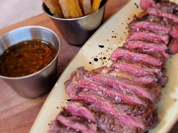 Entraña con chimichurri 